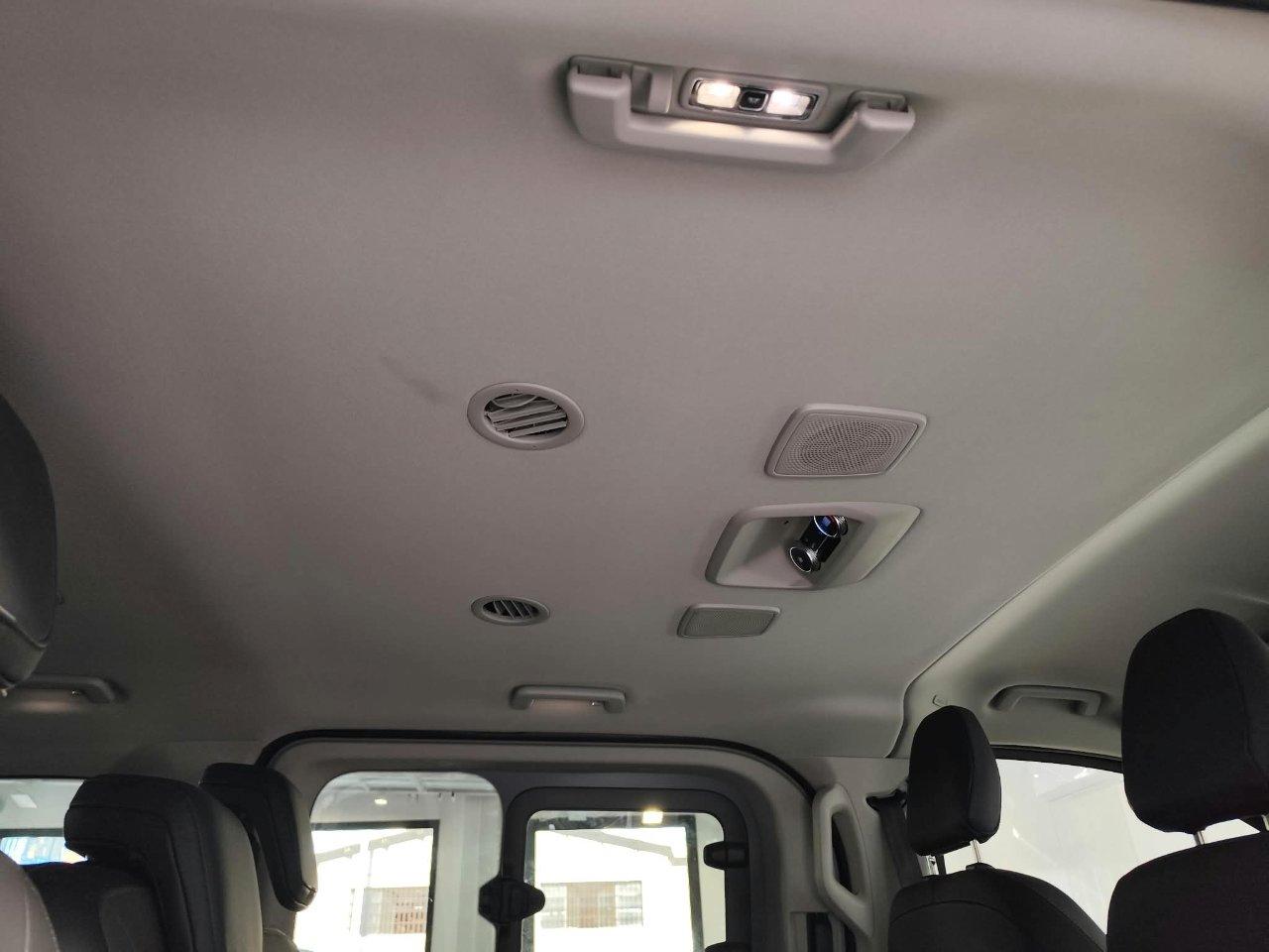 VOLKSWAGEN T7 Caravelle e-Caravelle Window Short Life electric 160kW 340 cv automatic 3100mm