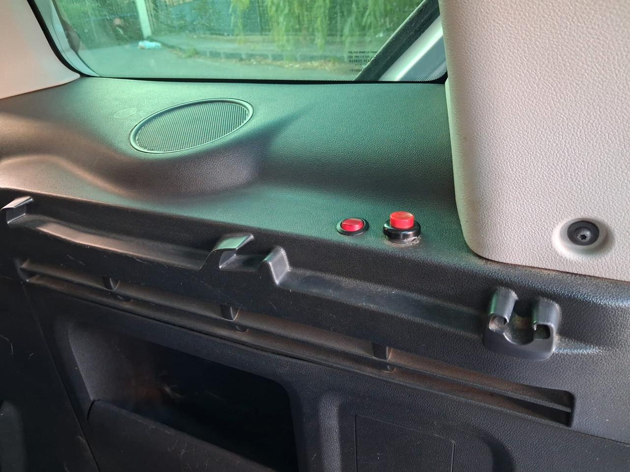 Peugeot Partner Pianale ribassato con rampa disabili in carrozzina