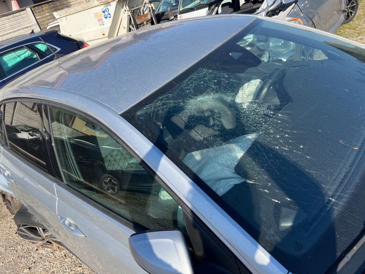 Volkswagen Polo 1.0 TSI R-Line 2023 sinistrata
