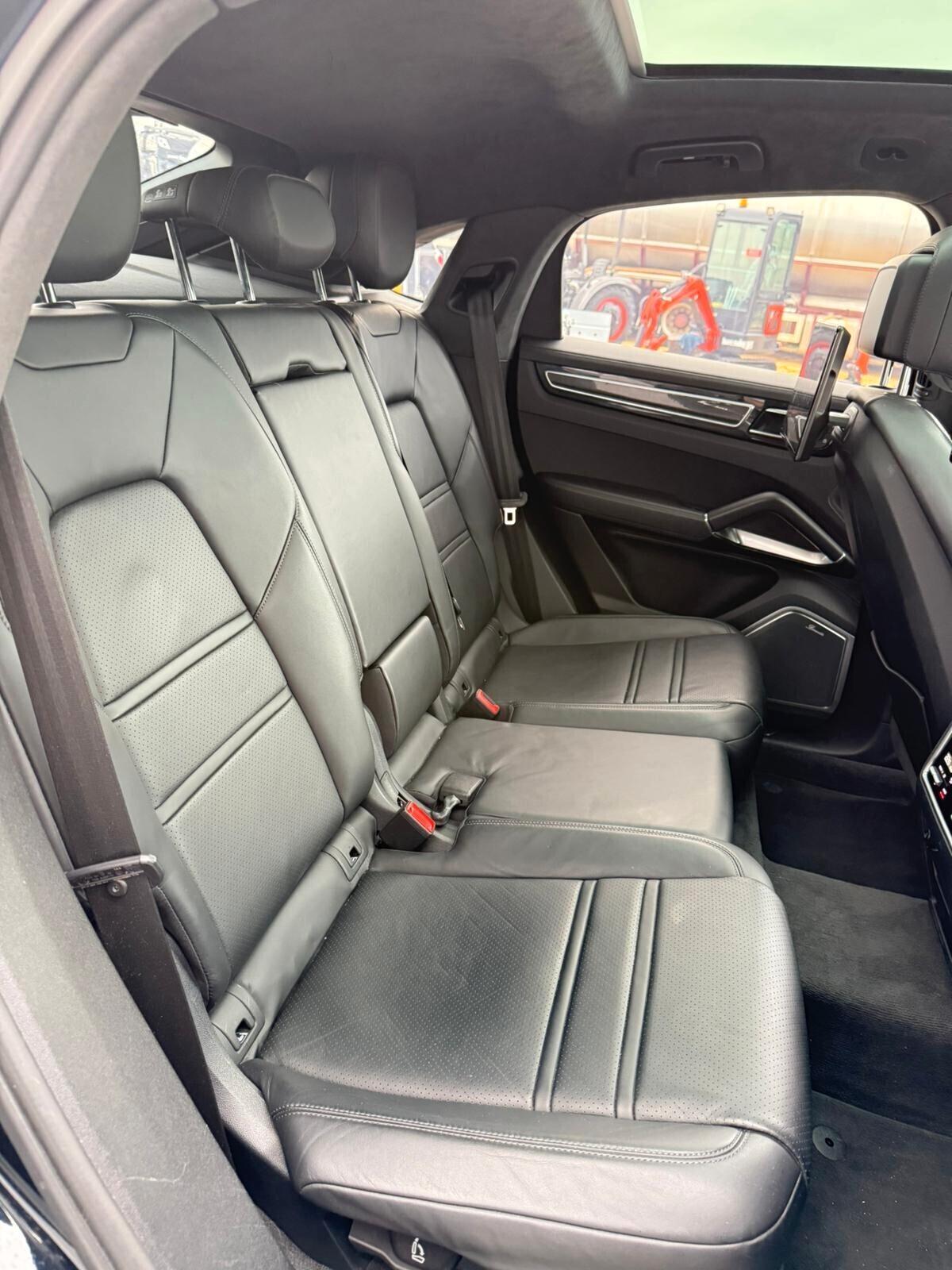 Porsche Cayenne Coupé 4.0 V8 Turbo S E-Hybrid 680 cv,