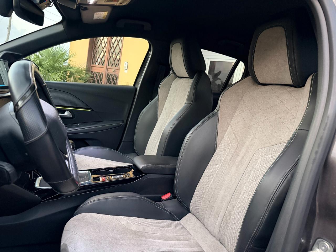 Peugeot 208 BlueHDi 100 CV- GT LINE- 2021-FULL