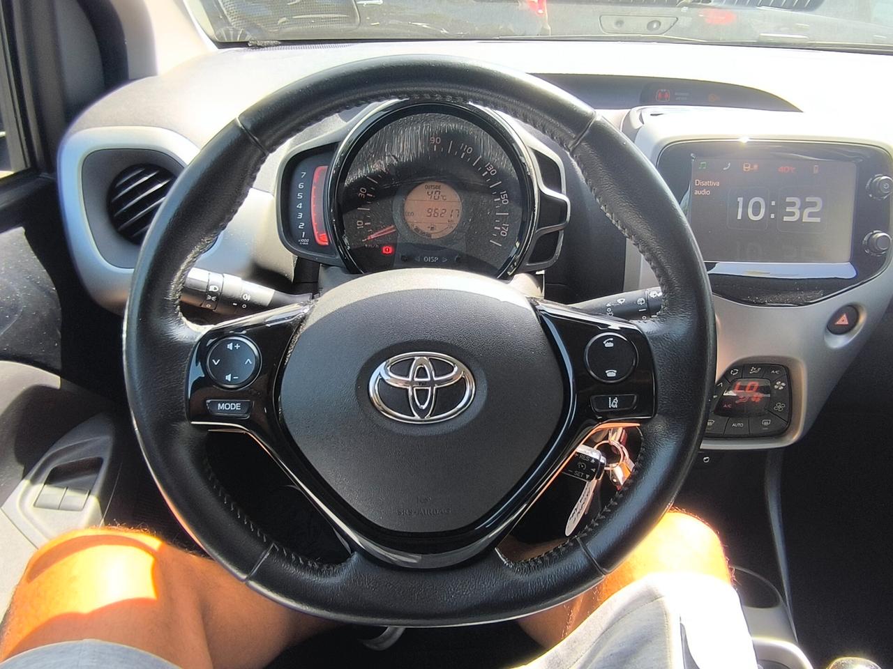 Toyota Aygo 1.0 VVT-i 69 CV 5 porte x-black TSS