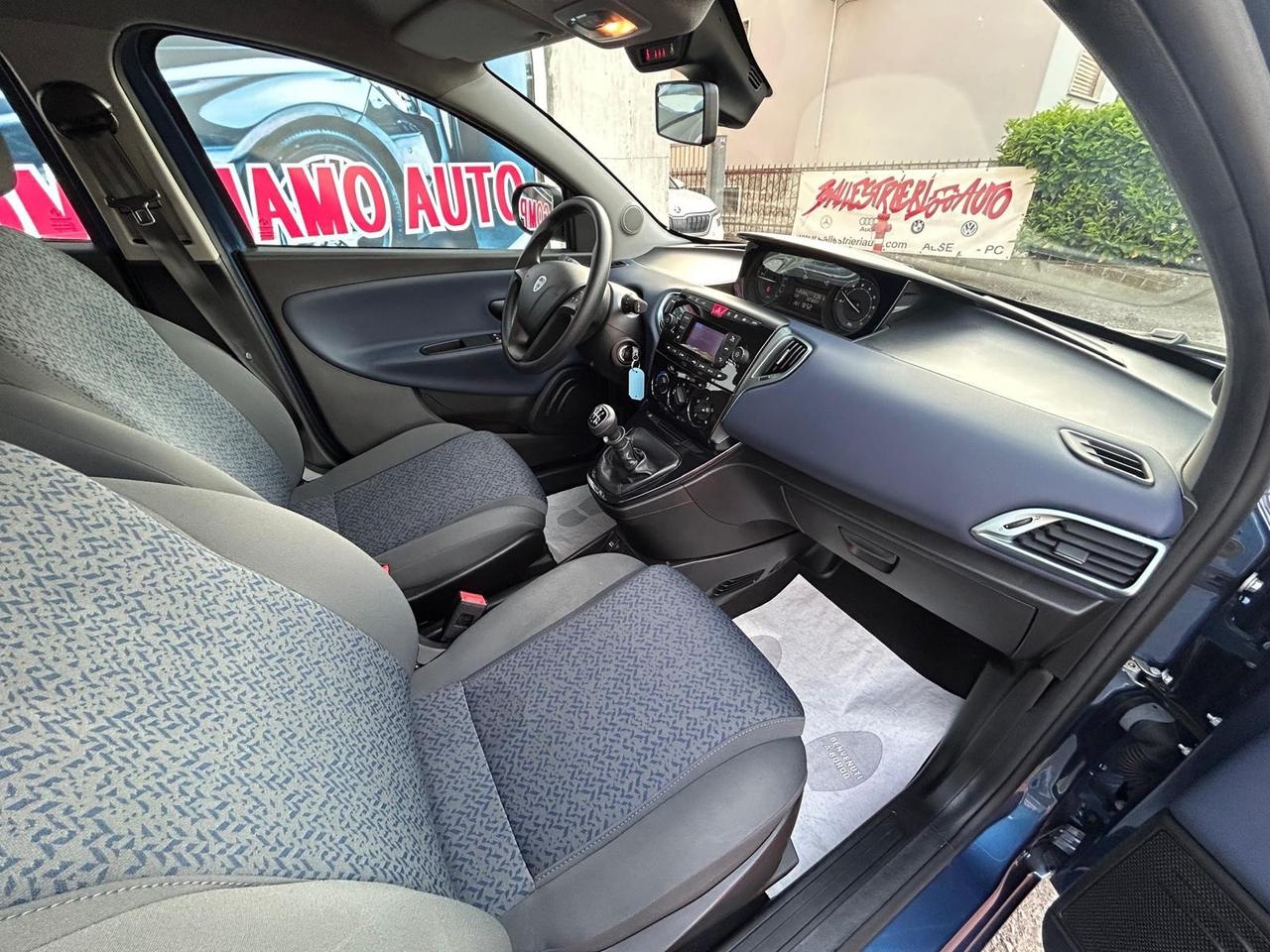 Lancia Ypsilon 1.0 FireFly 5 porte S&S Hybrid Gold