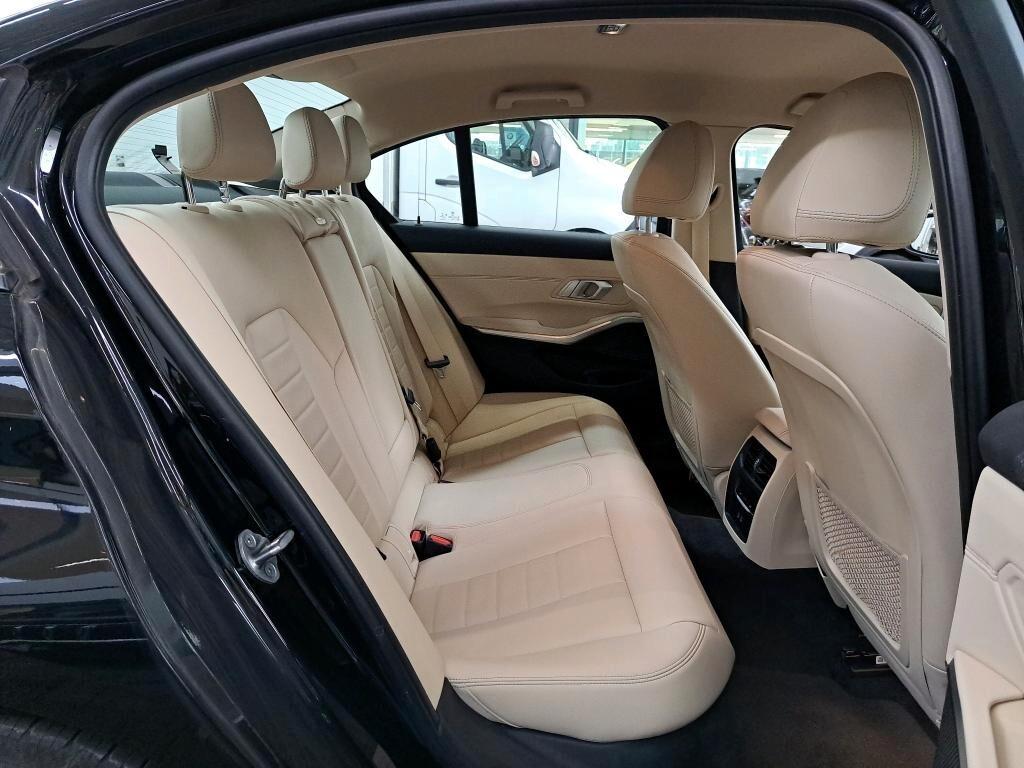 BMW 318D 136CV STEPTRONIC 48V BUSINESS ADVANTAGE ( FARI LED - BMW DIGITAL COCKPIT - PELLE - NAVI - MIRROR - PDC )