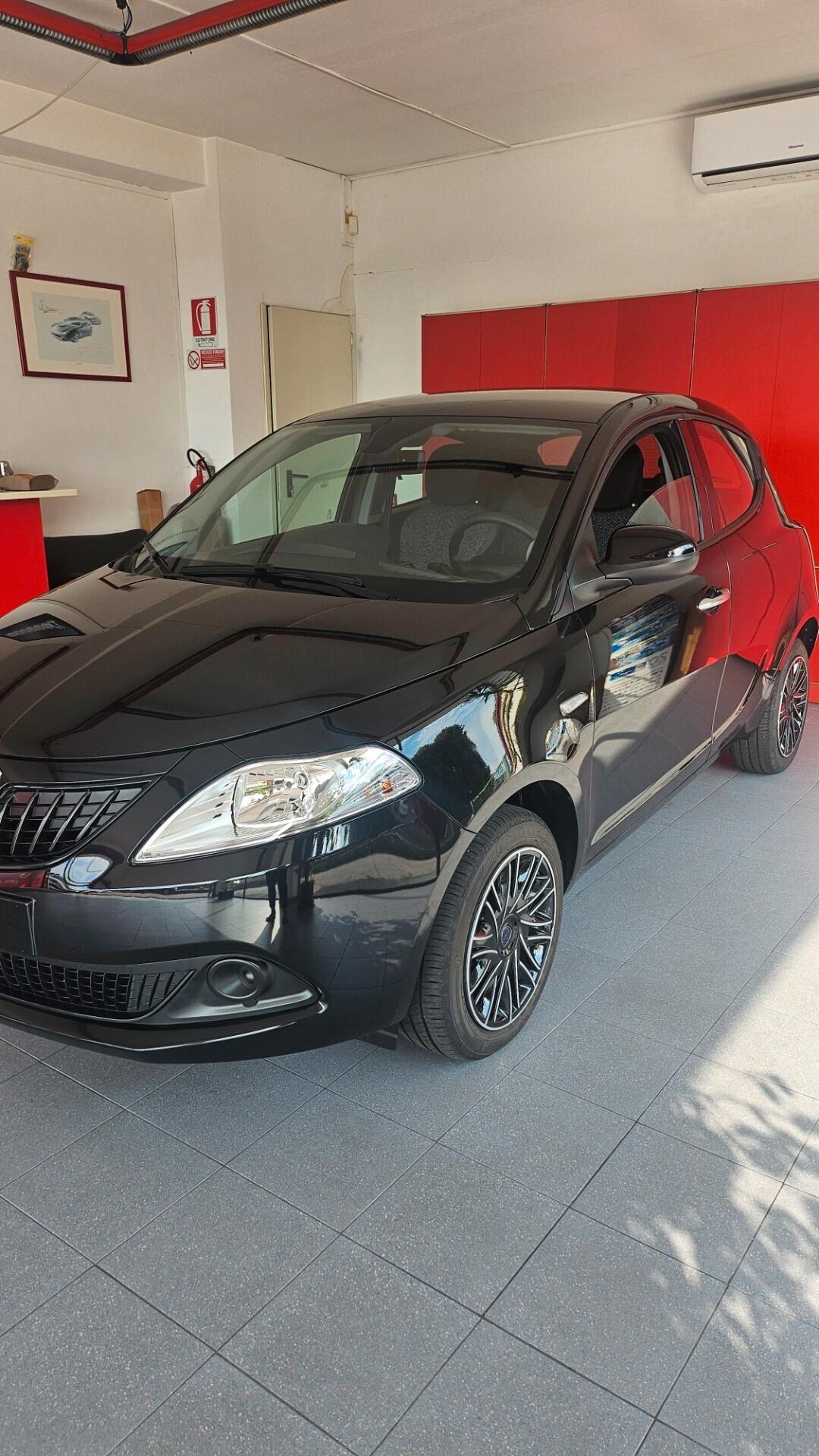 Lancia Ypsilon 1.0 FireFly 5 porte S&S Hybrid Gold