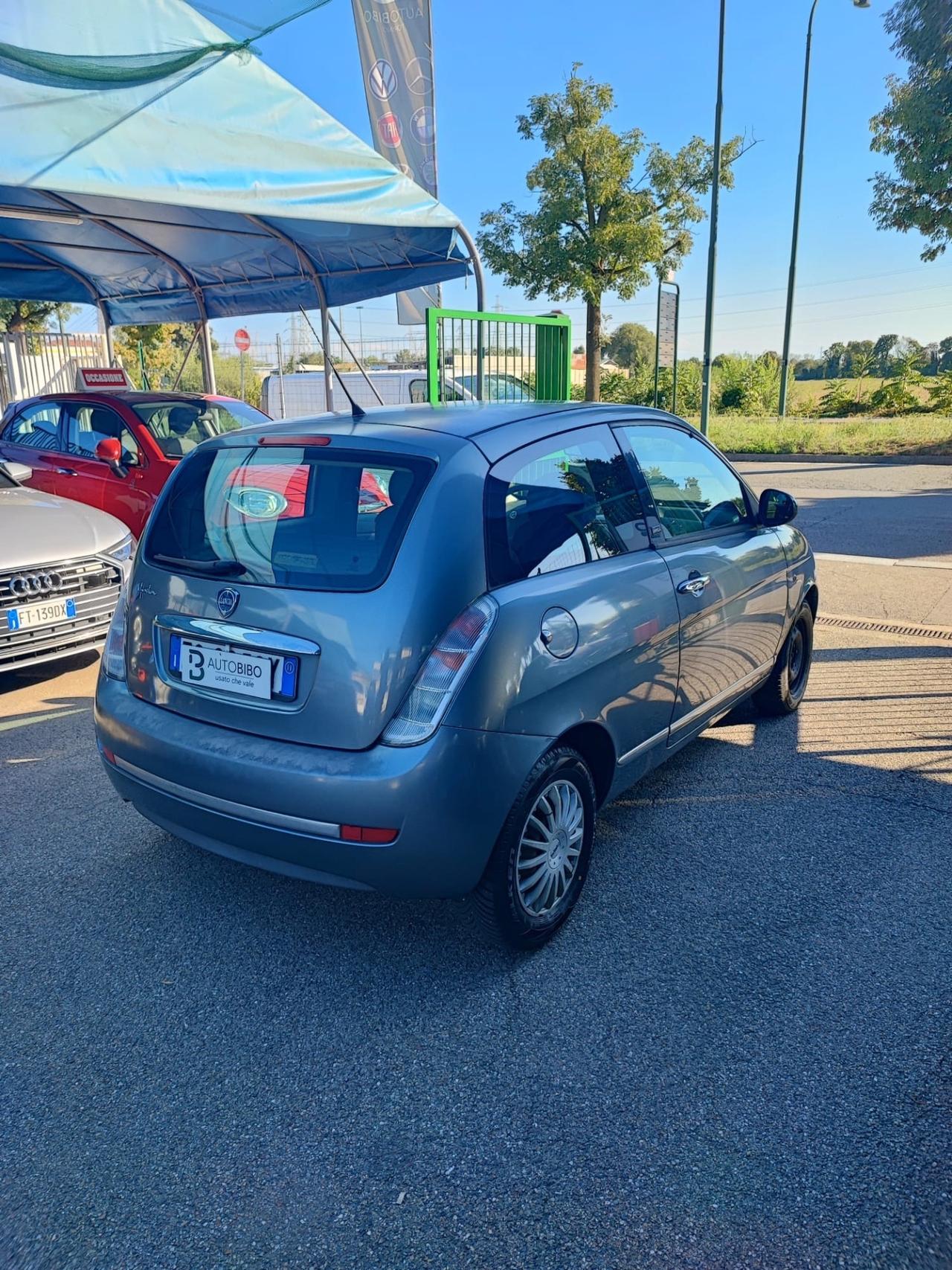 Lancia Ypsilon 1.2 69 CV Unyca
