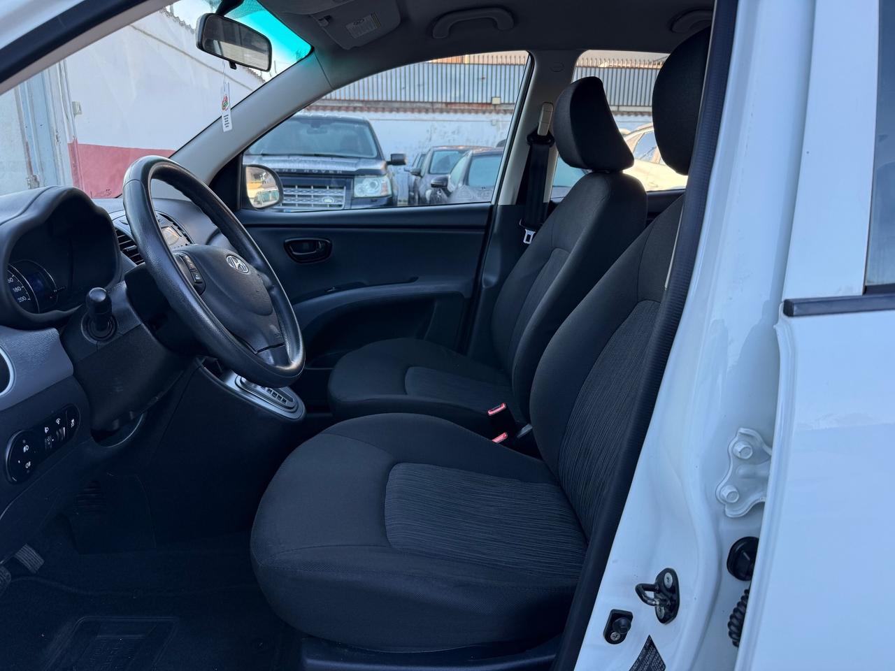 Hyundai i10 1.1 Cambio Automatico