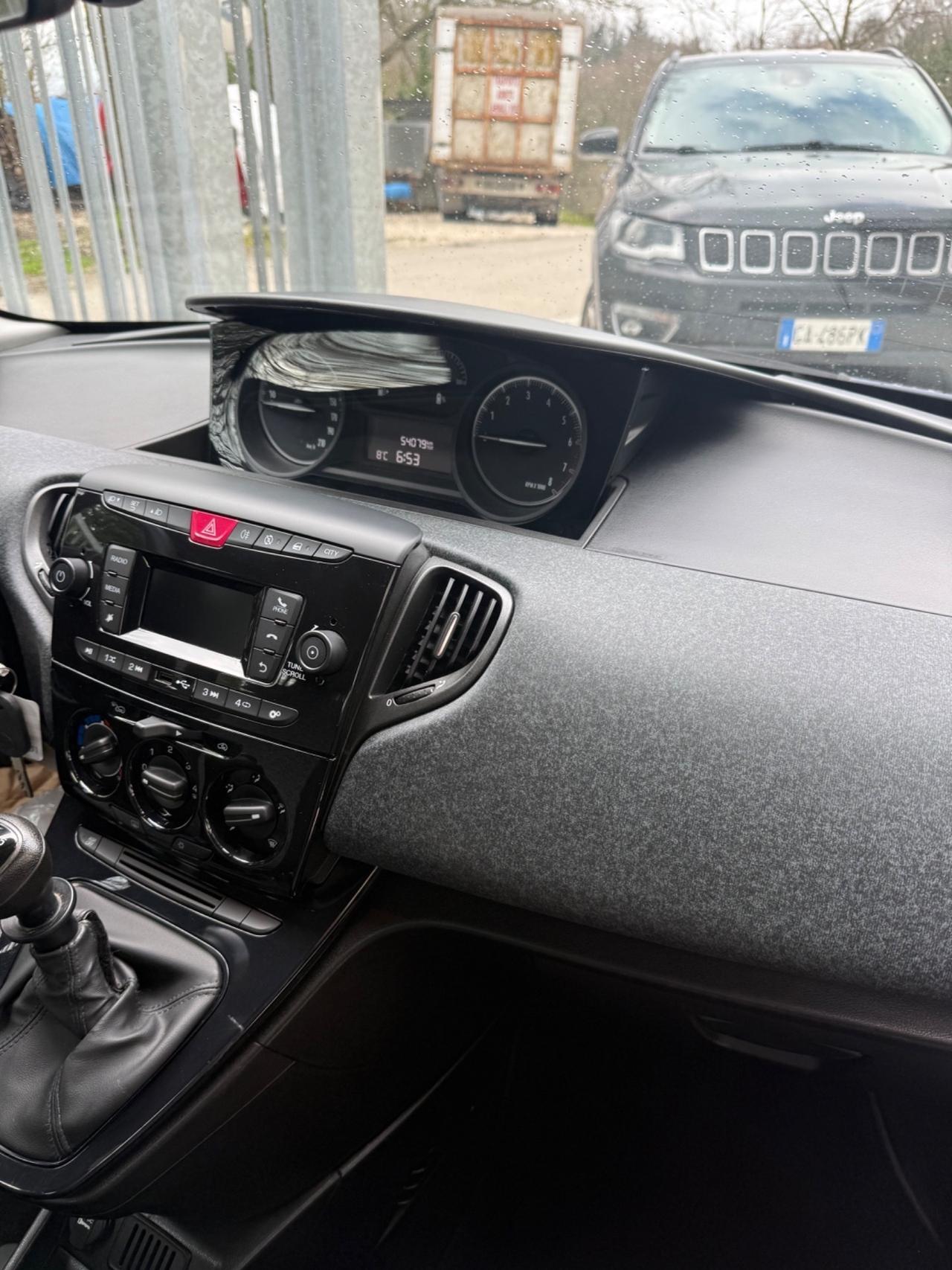 Lancia Ypsilon 1.0 FireFly 5 porte S&S Hybrid Ecochic Silver