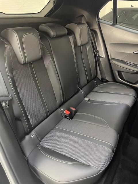 Peugeot 2008 PureTech 130 CV S&S EAT8 GT