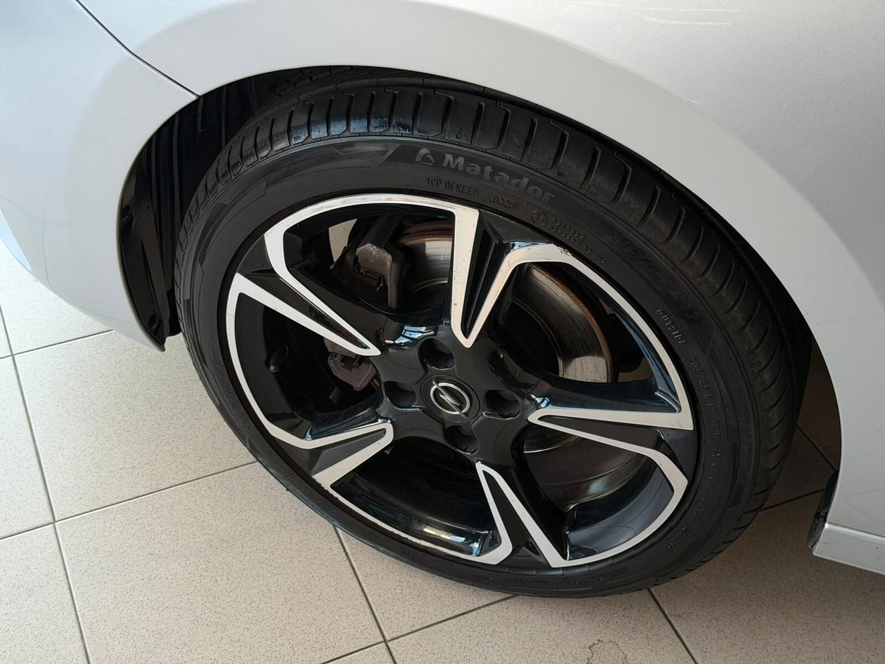 Opel Corsa 1.2cc 100Cv GS Line s Doppio Treno Di Gomme Neopatentati