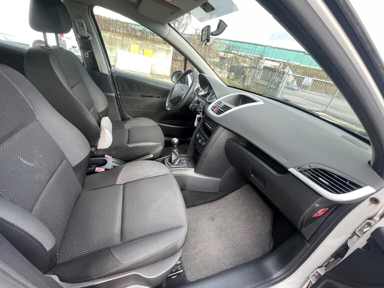 Peugeot 207 1.6 8V HDi 93CV SW Ciel Allure