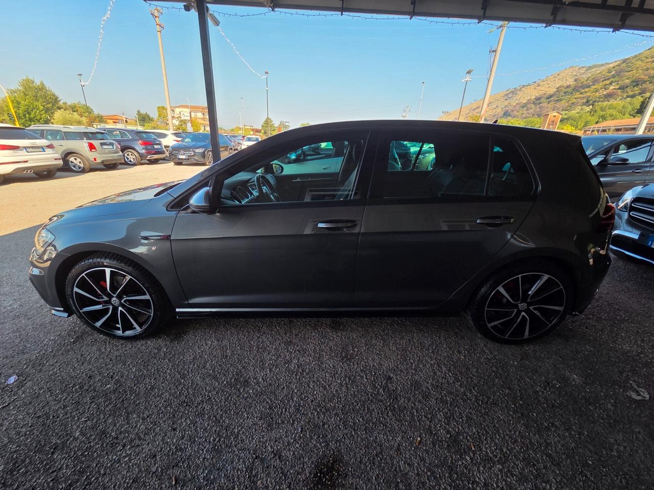 Volkswagen Golf 1.6 TDI 115 CV 5p. R LINE EDITION