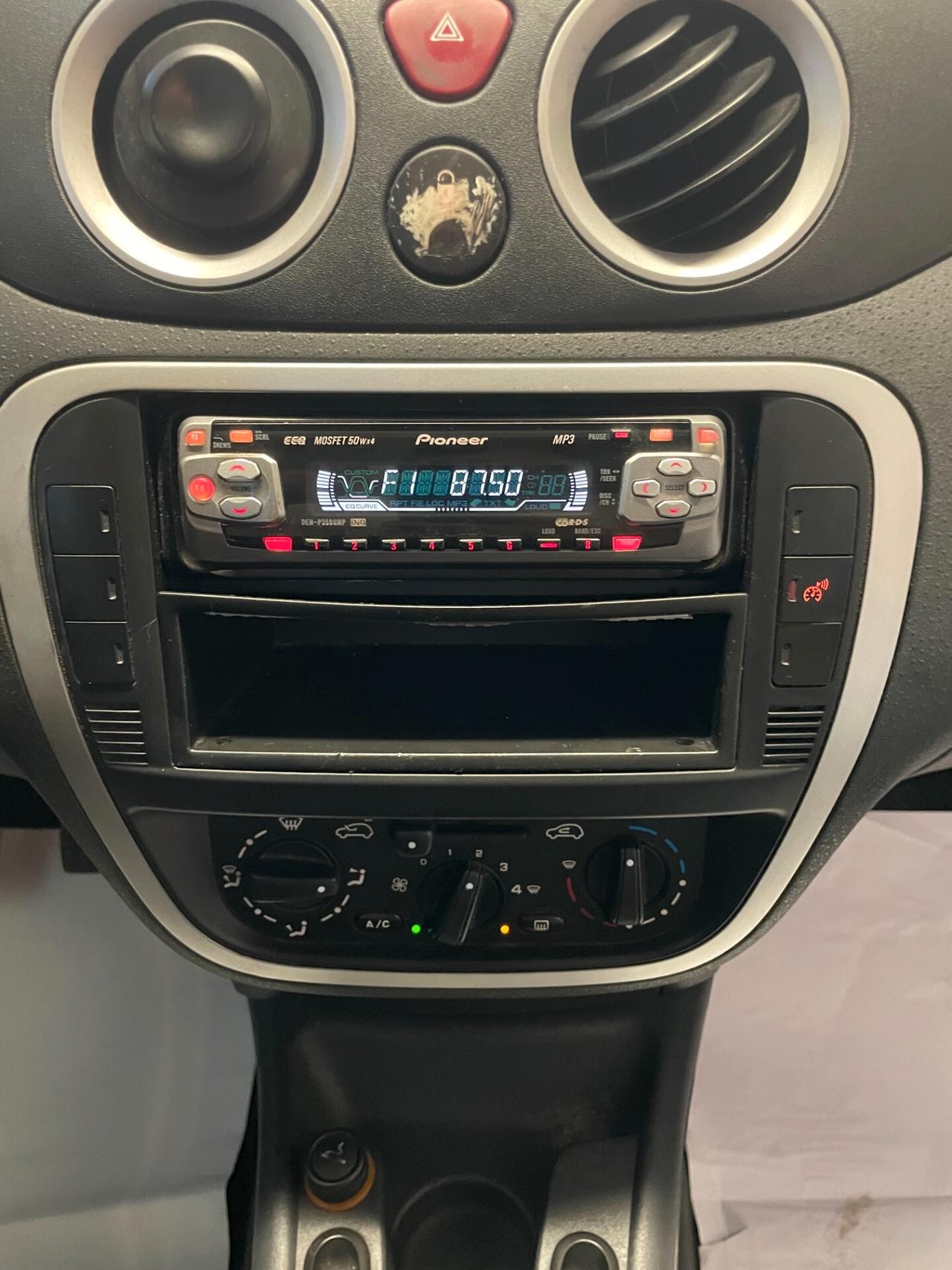 Citroen C3 1.1 ELEGANCE CLIMA DISTRIBUZIONE NEOPATENTATI