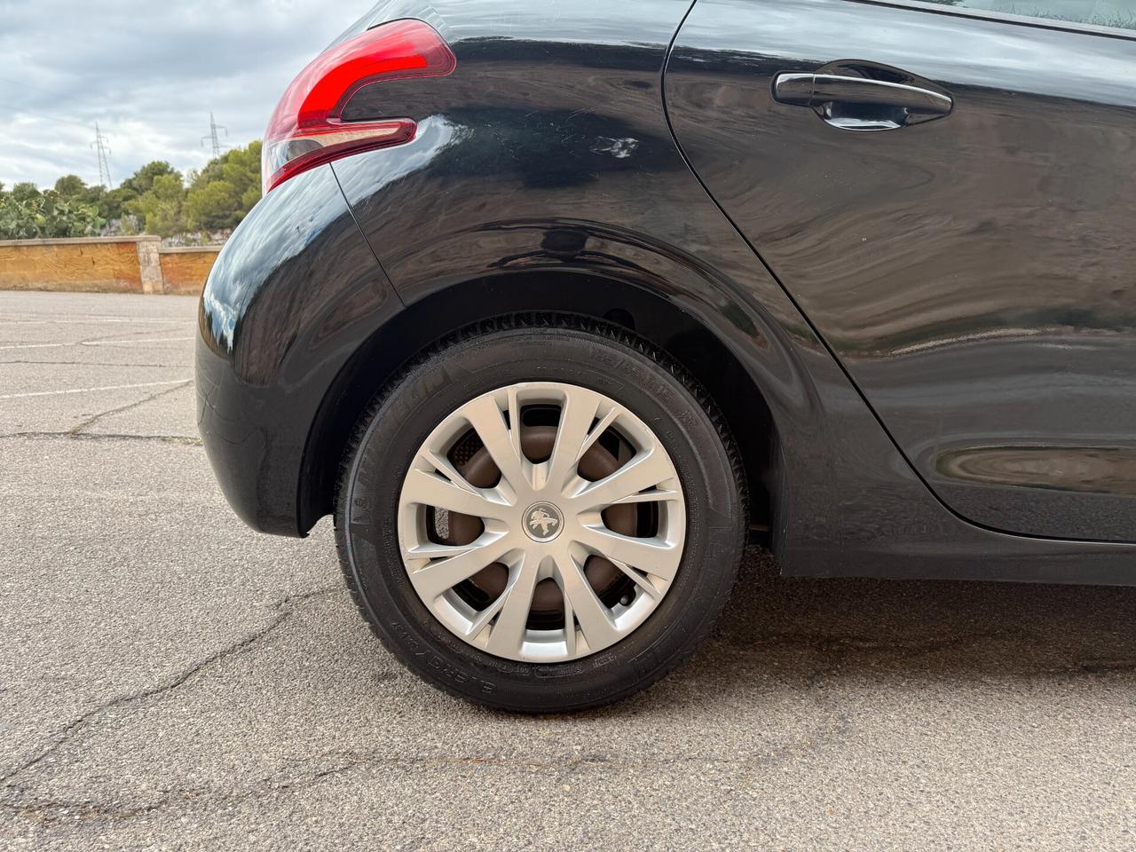 Peugeot 208 Active/1.0 68 CV/5 POSTI/CLIMA