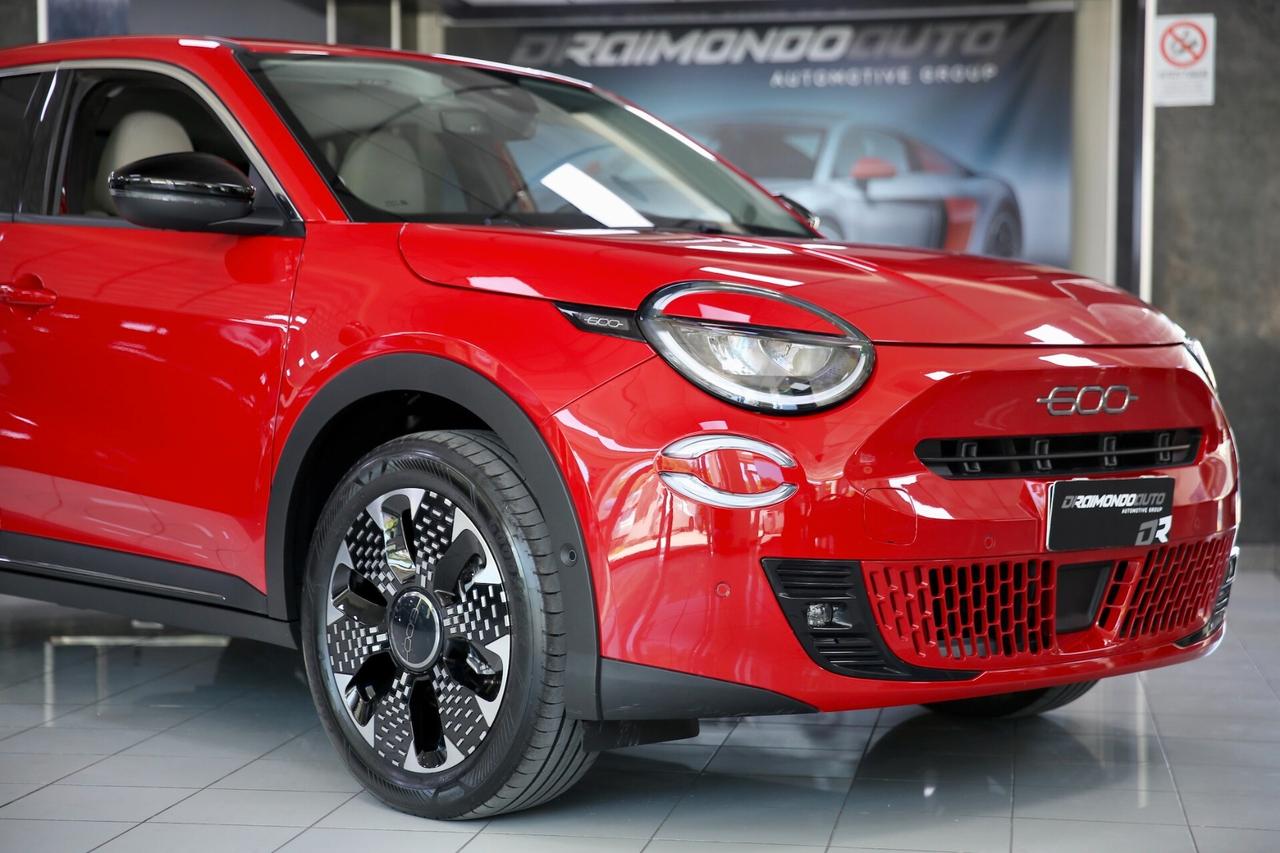 Fiat 600 Hybrid 110 cv DCT mhev La Prima