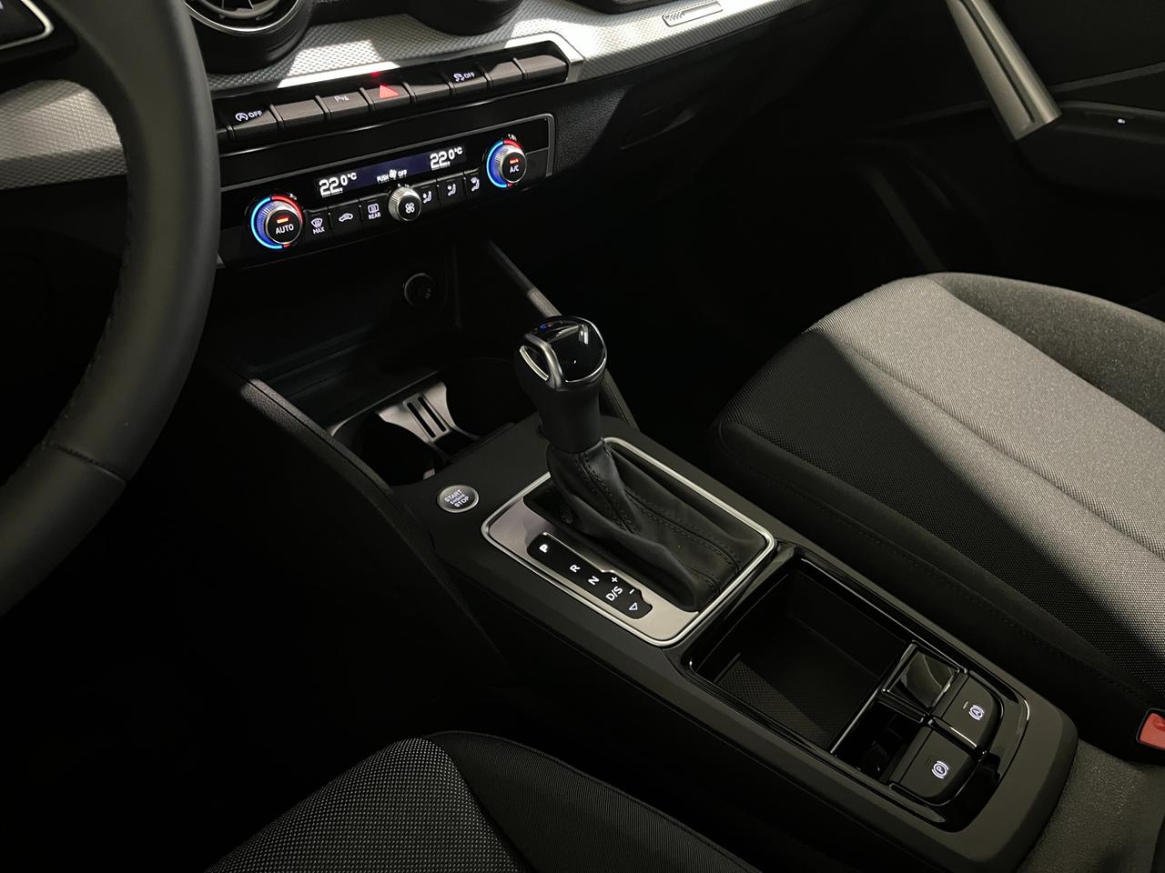 AUDI Q2 35 TFSI S-TRONIC BUSINESS ADVANCED