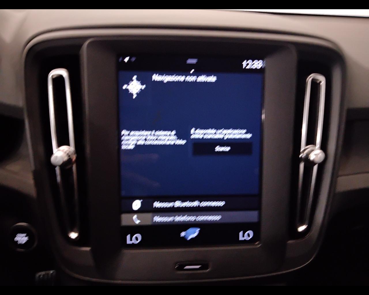 VOLVO XC40 - XC40 1.5 t3 Momentum Core 163cv my21