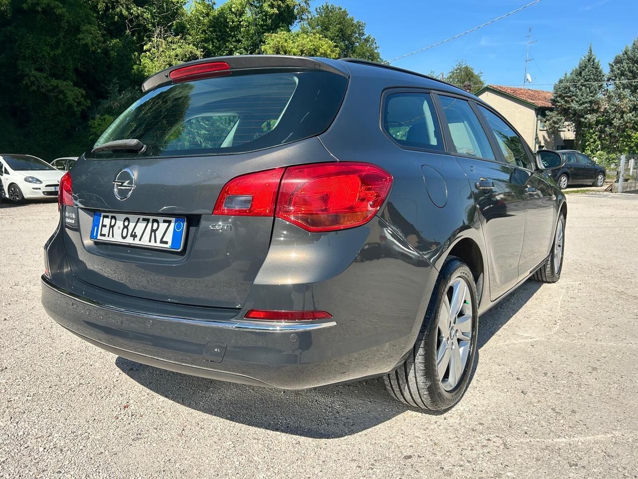 OPEL ASTRA 1.7CDTI 110CV COSMO UNICO TOP NEOPAT.