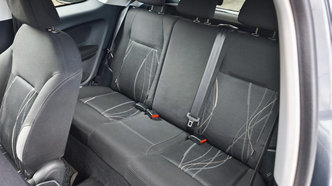 Peugeot 208 1.4 e-HDi 68 CV S&S robotizzato 3 porte Active