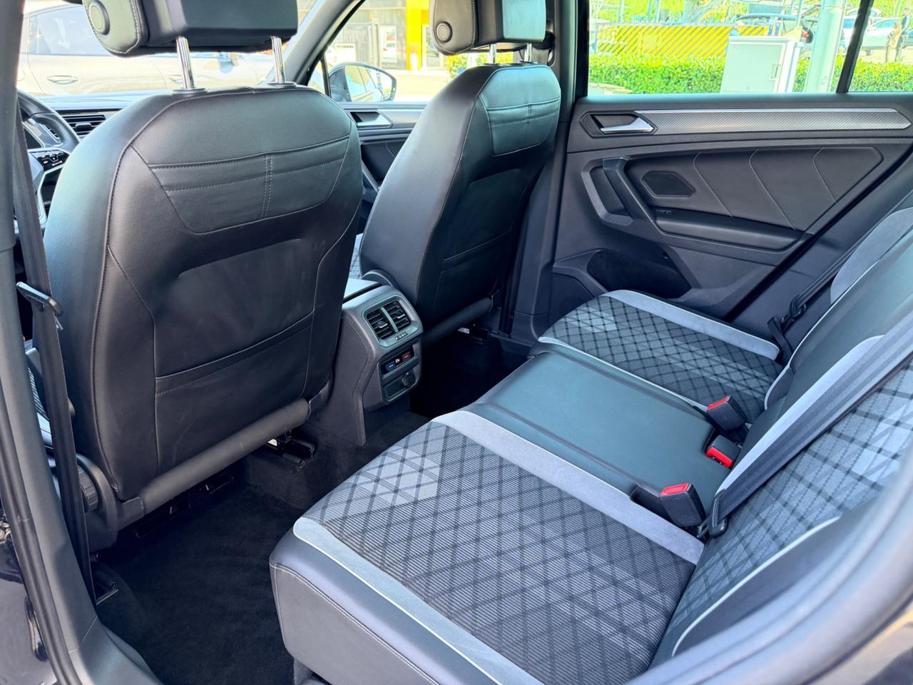 Volkswagen Tiguan 2.0 TDI 150 CV SCR DSG 4MOTION R-Line
