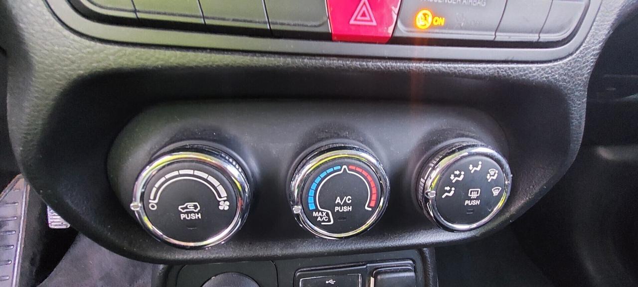 JEEP RENEGADE 2,0 DIESEL 120 CV 4WD 4X4 NAVIGATORE TELEFONO SENSORI IMPECCABILE