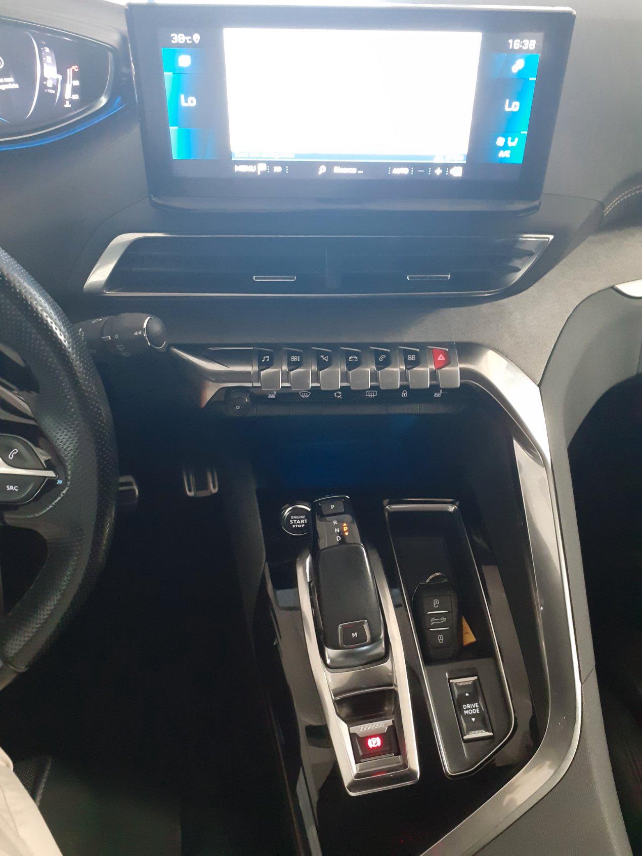 PEUGEOT 3008 1.5 BHDi EAT/8