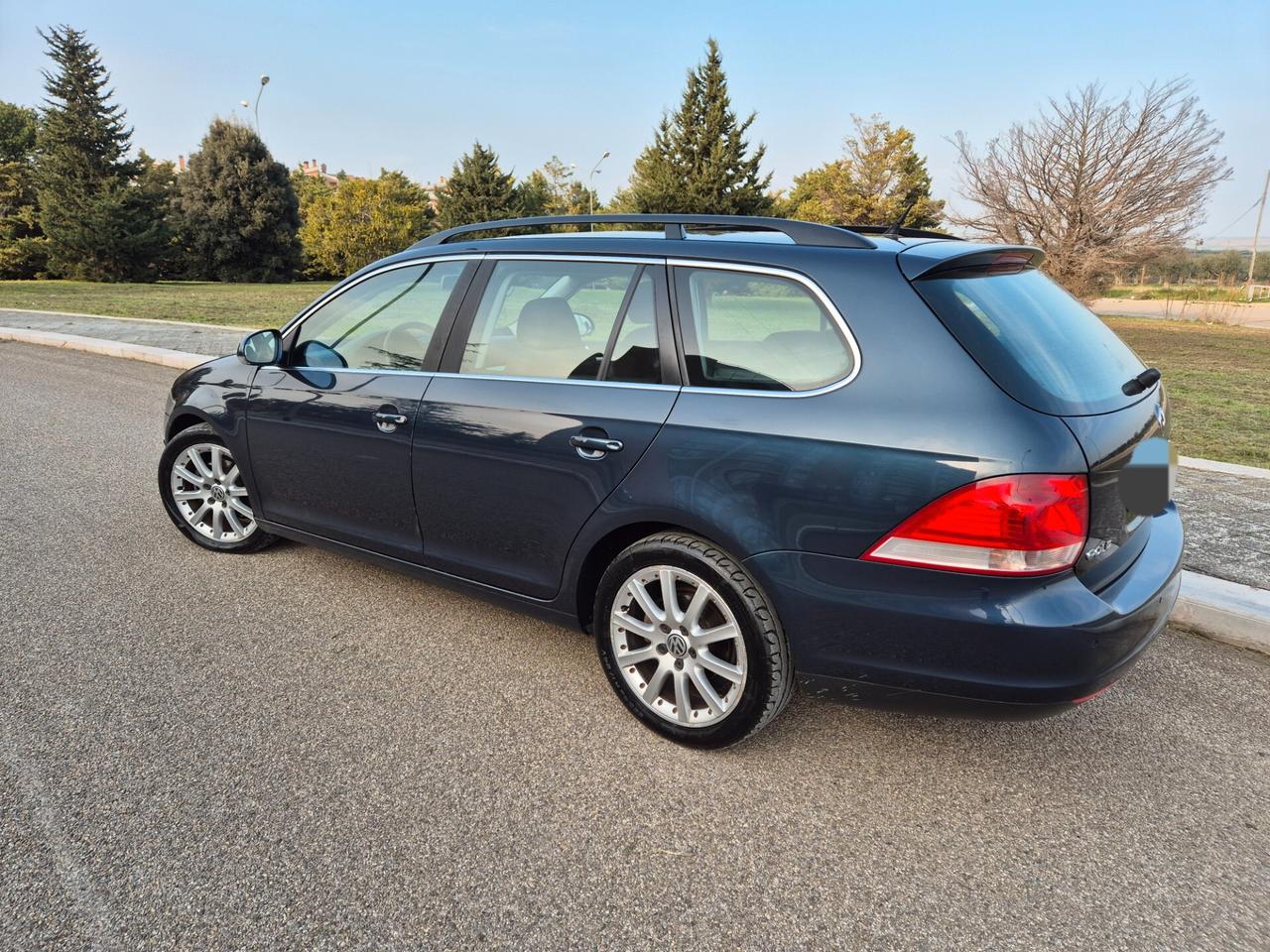 Volkswagen Golf Var. 2.0 TDI DPF Sportline 08