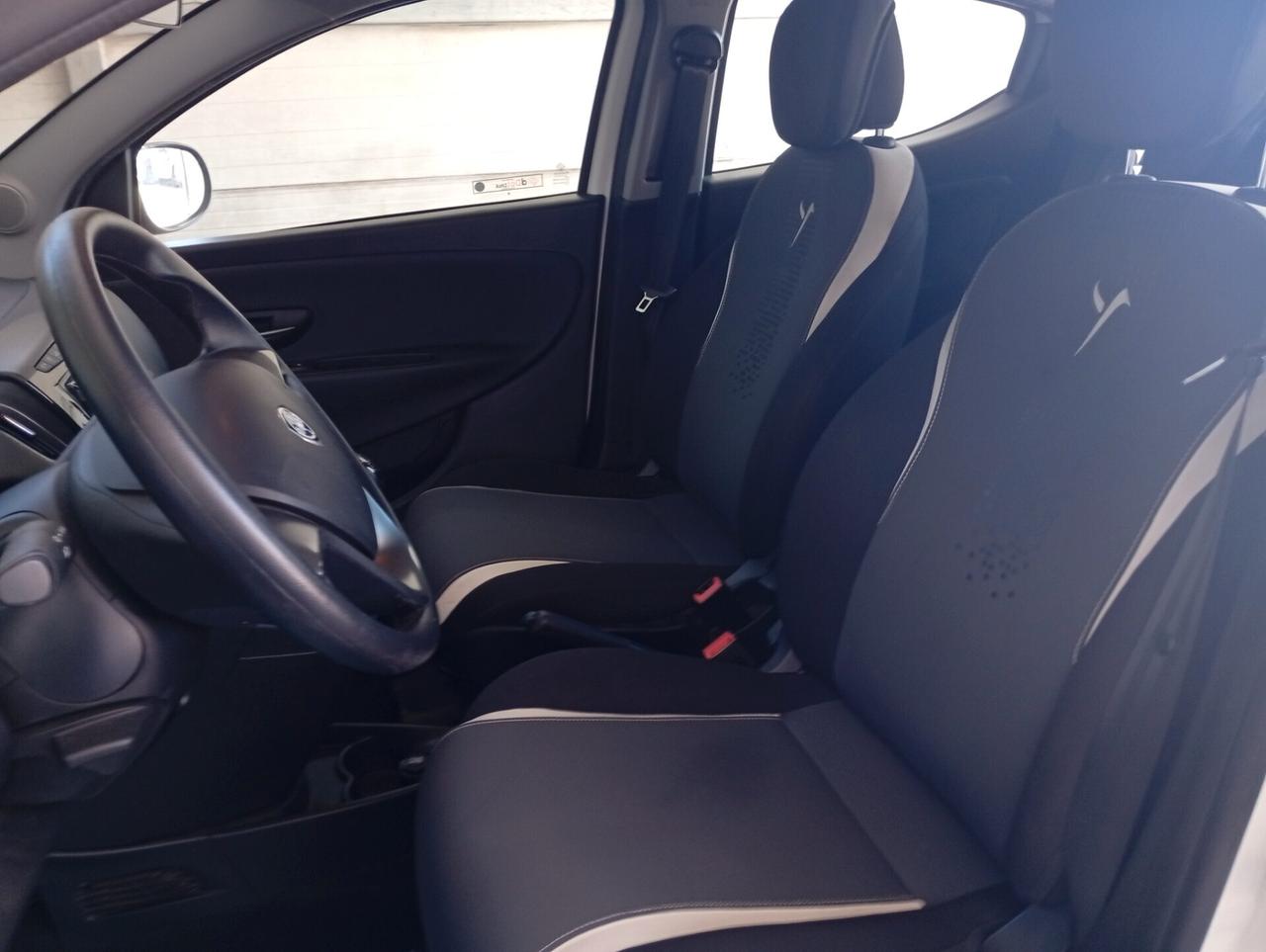 Lancia Ypsilon 1.2 69 CV 5 porte Elefantino