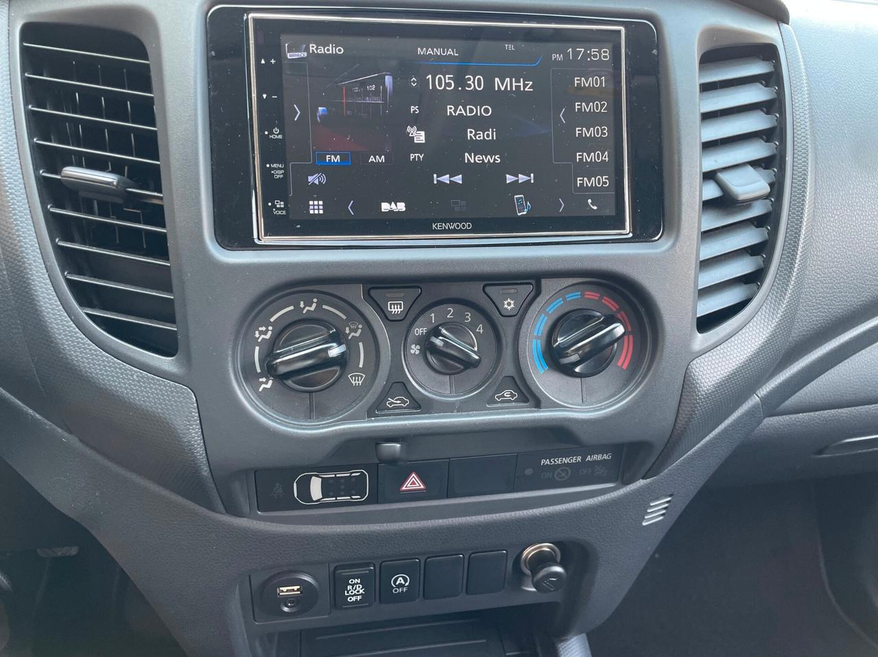 Mitsubishi L200 2.3 D Club Cab 4x4 Easy Select Invite Connect
