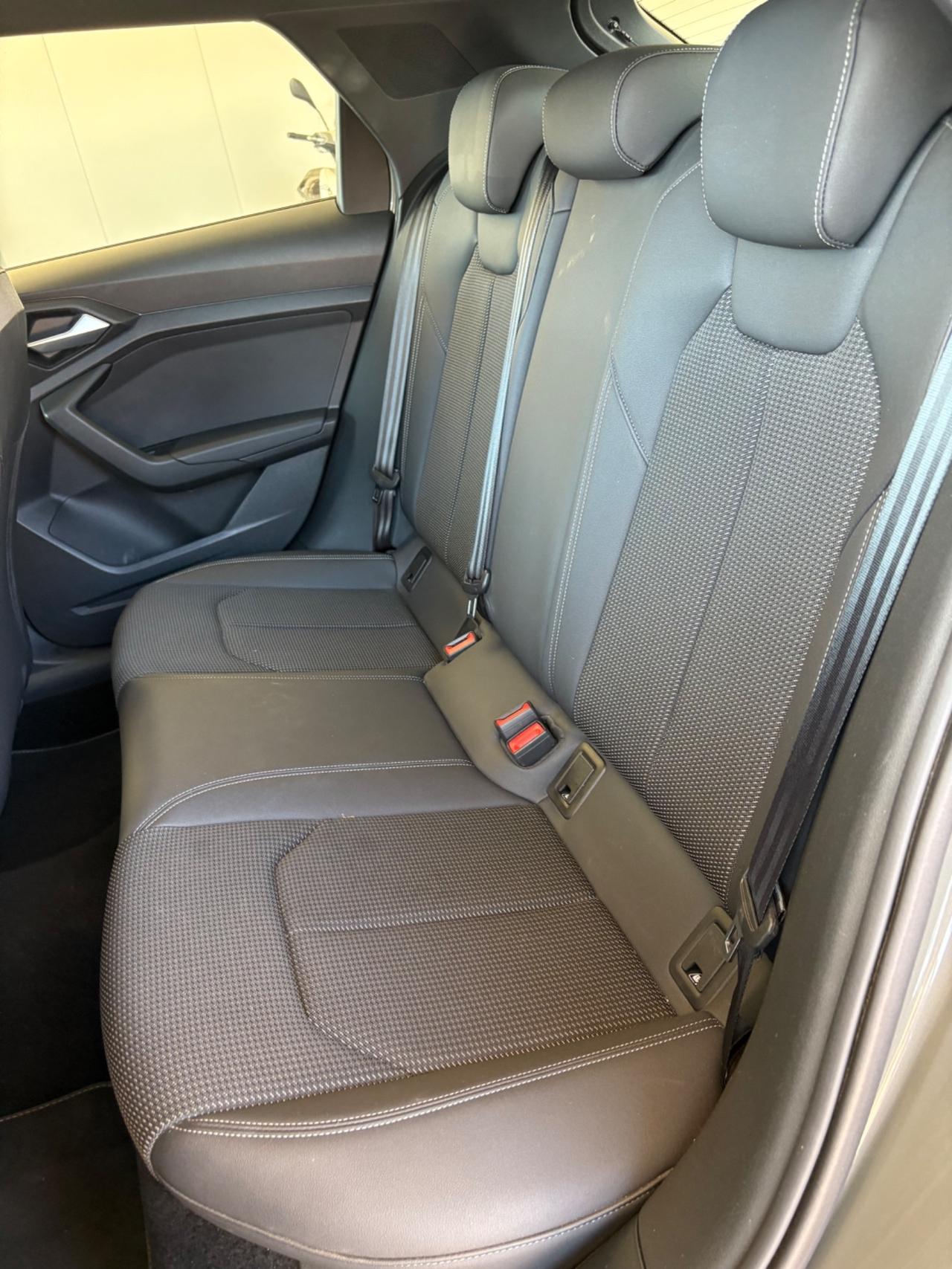 Audi A1 allstreet 30 TFSI Identity Contrast