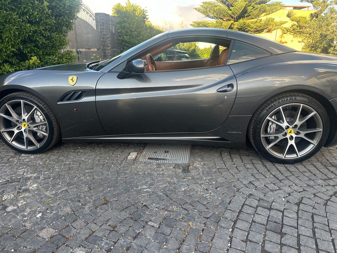 Ferrari California DCT grigio silverstone