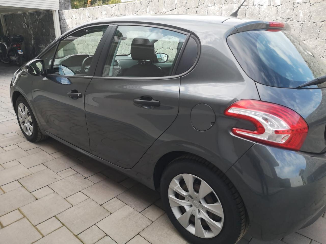 Peugeot 208 1.0 benzina 5 porte neopatentati