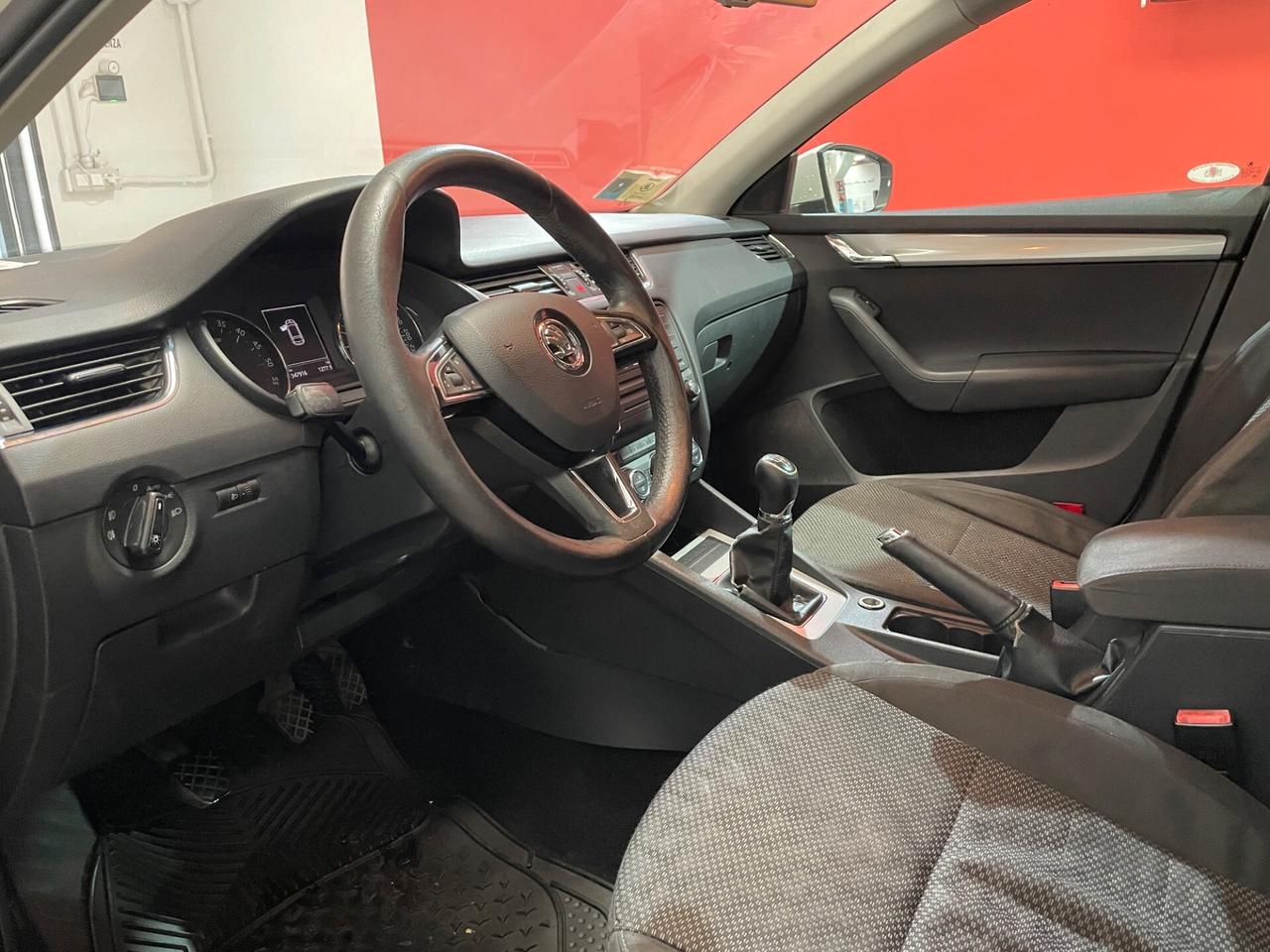 Skoda Octavia 1.6 TDI CR 105 CV Wagon Elegance