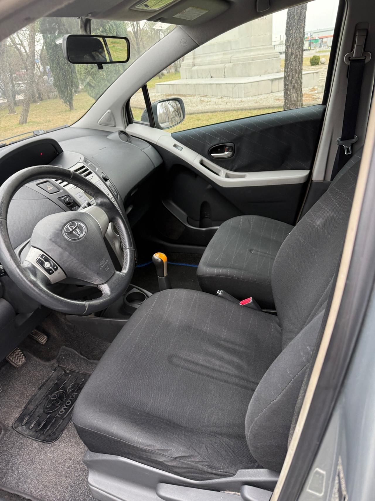 Toyota Yaris 1.0 5 porte