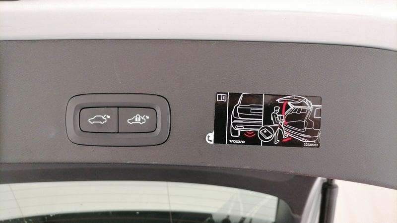 Volvo XC40 1.5 t3 Momentum Pro 163cv auto my21