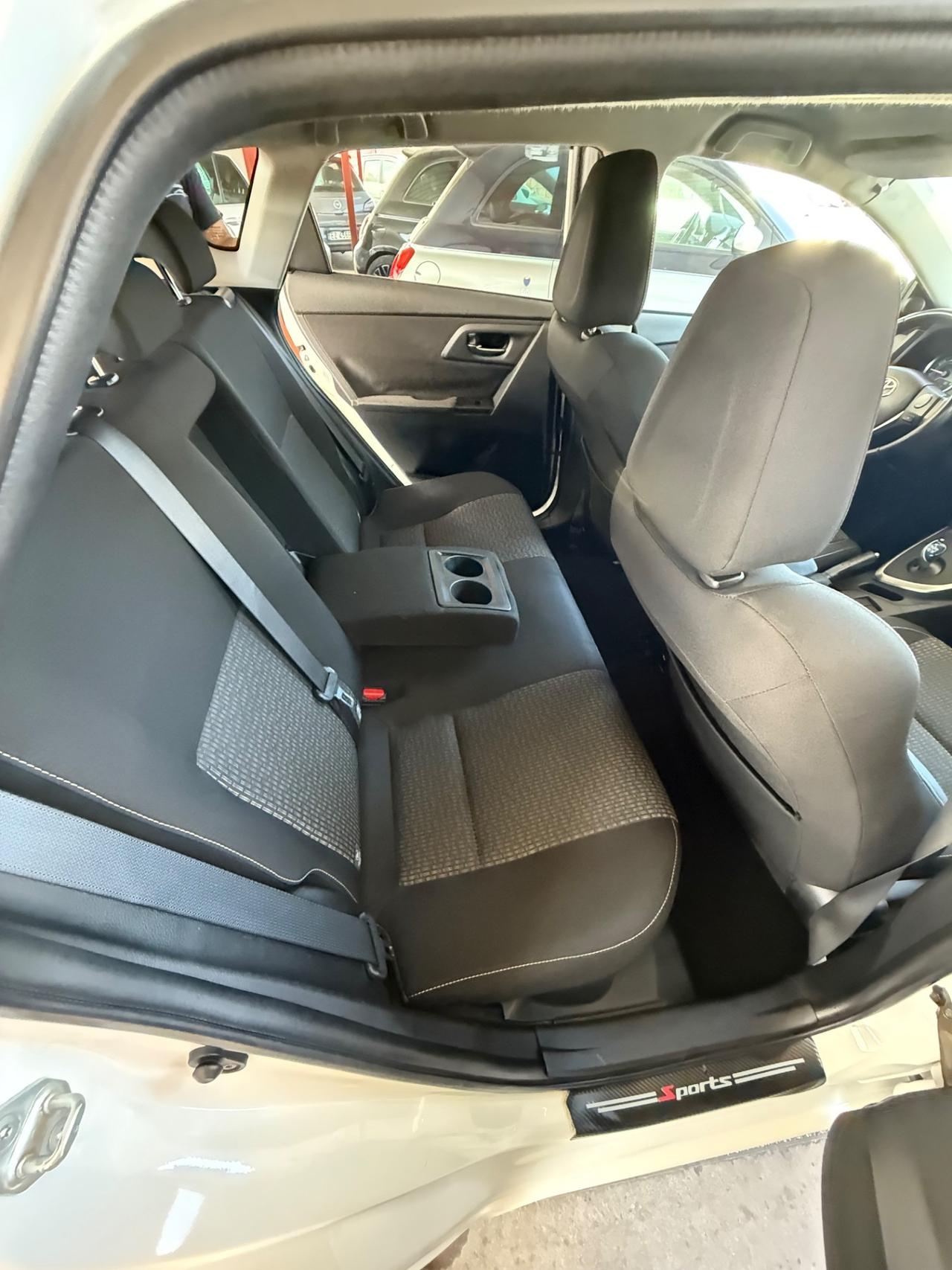 Auris 1.8 Hybrid Lounge-unipro-rate-
