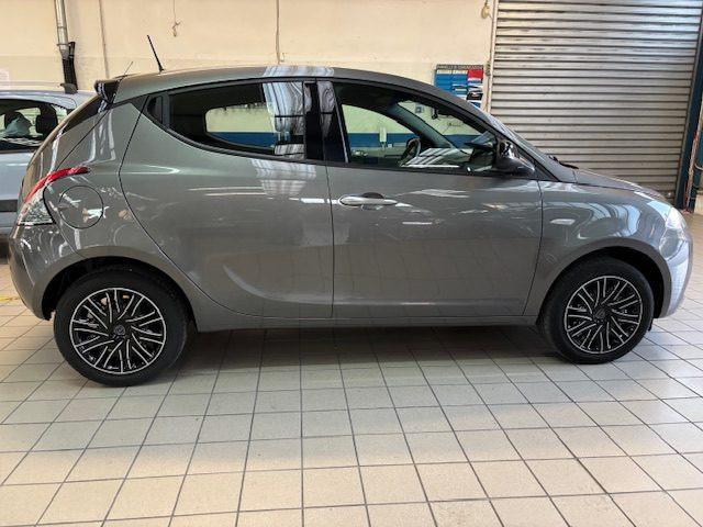LANCIA Ypsilon 1.0 FireFly 5 porte S&S Hybrid Silver Plus