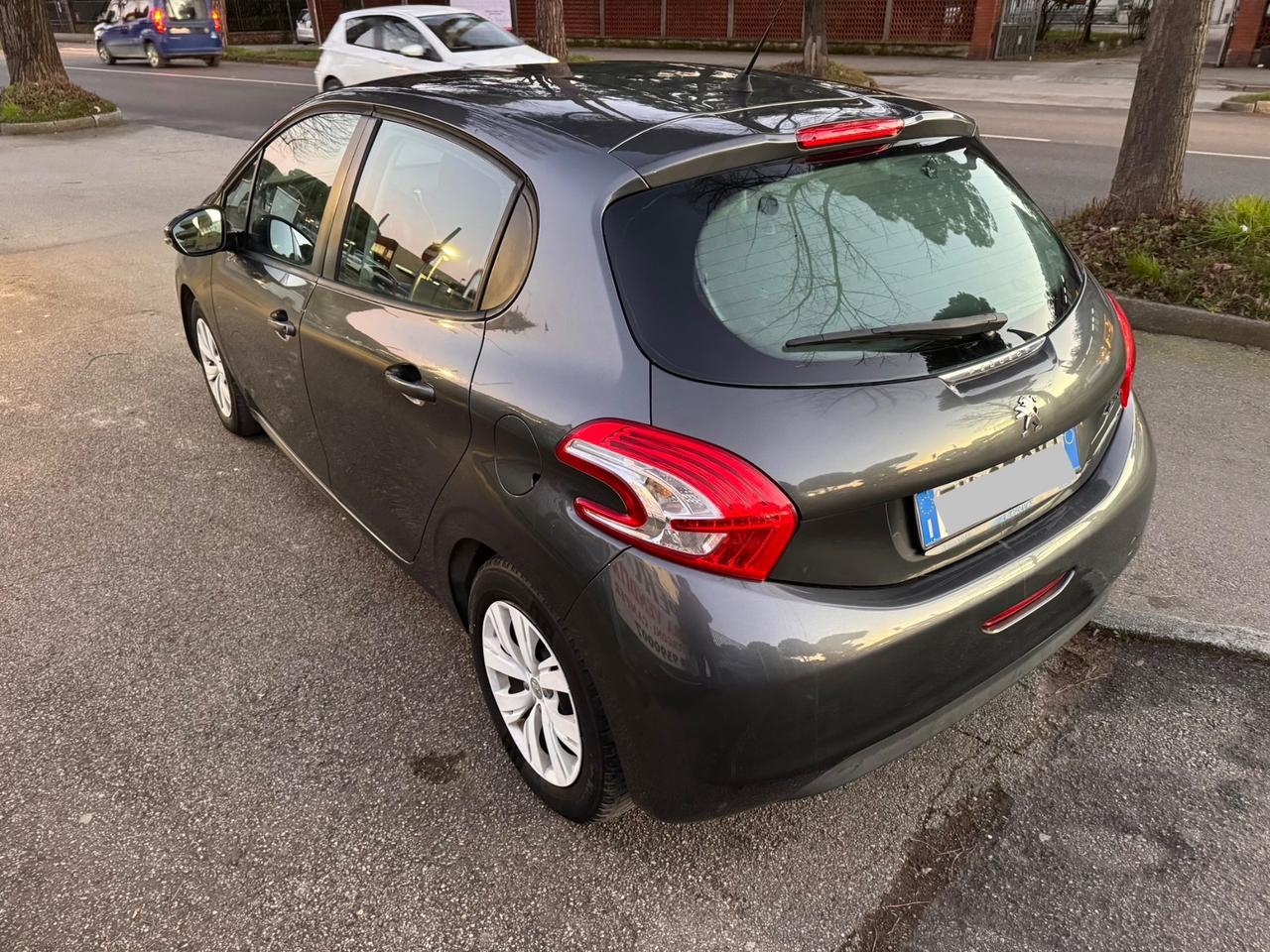 Peugeot 208 1.4 HDi 68 CV 5 p neopaten garanzia 12 m