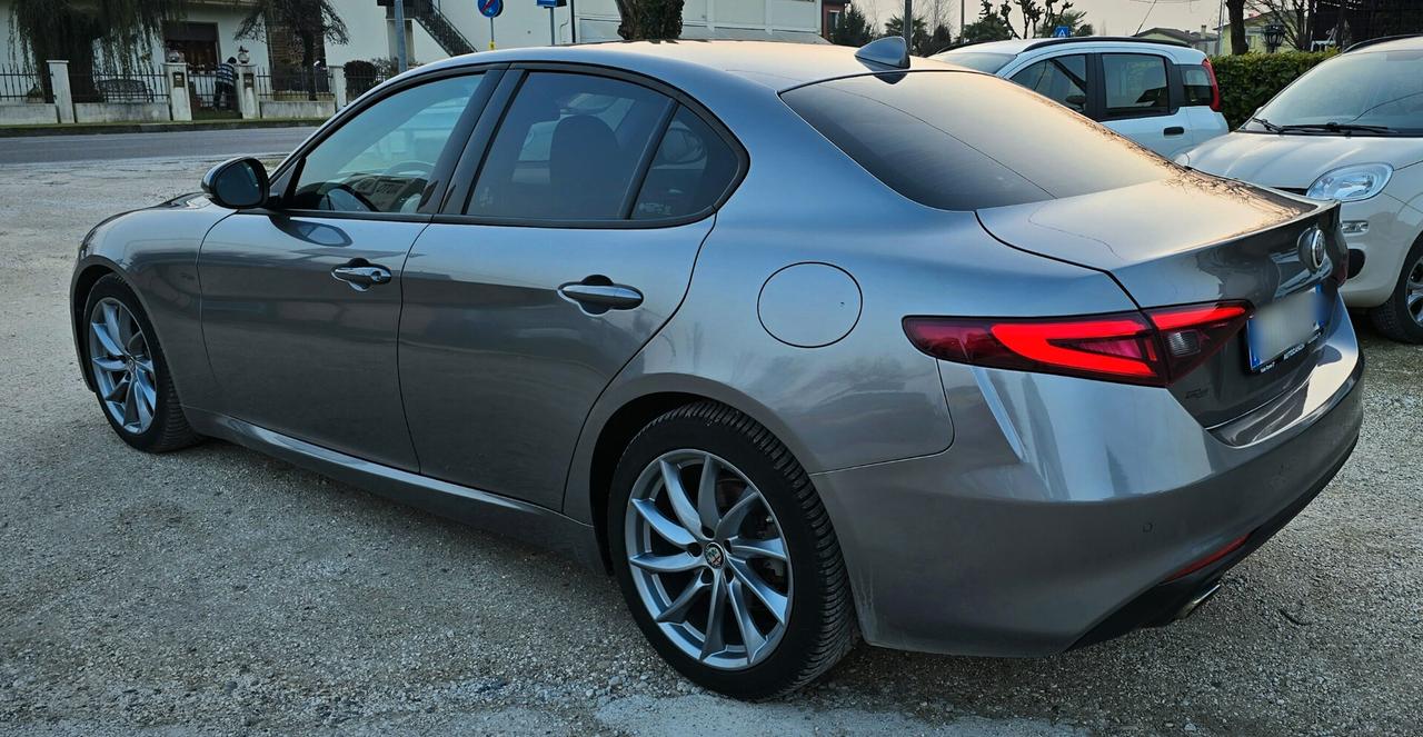 Alfa Romeo Giulia 2.2 160 CV AT8 - 2021