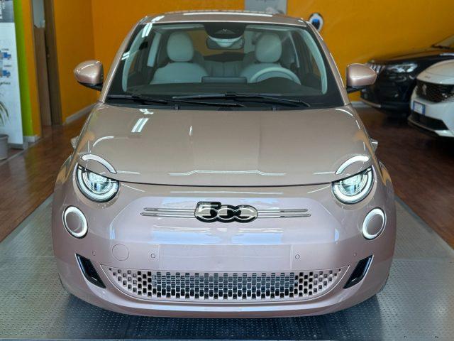 FIAT 500e Berlina 42 kWh La Prima 320