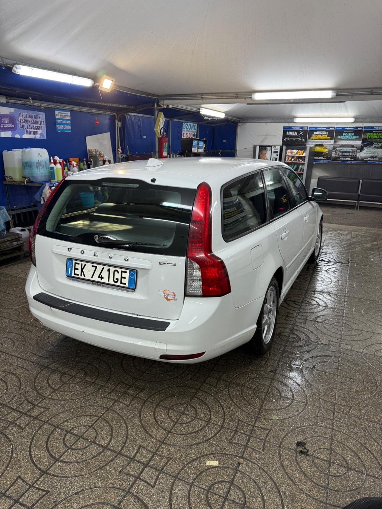 Volvo V50 D2 R-design