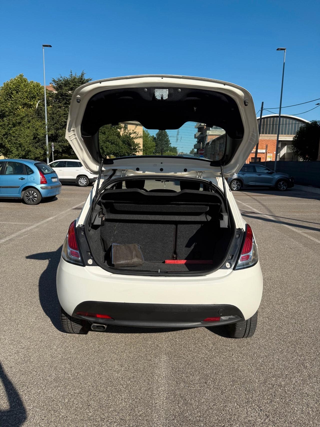 Lancia Ypsilon 1.2 Gpl - NEOPATENTATI - 12 MESI DI GARANZIA -