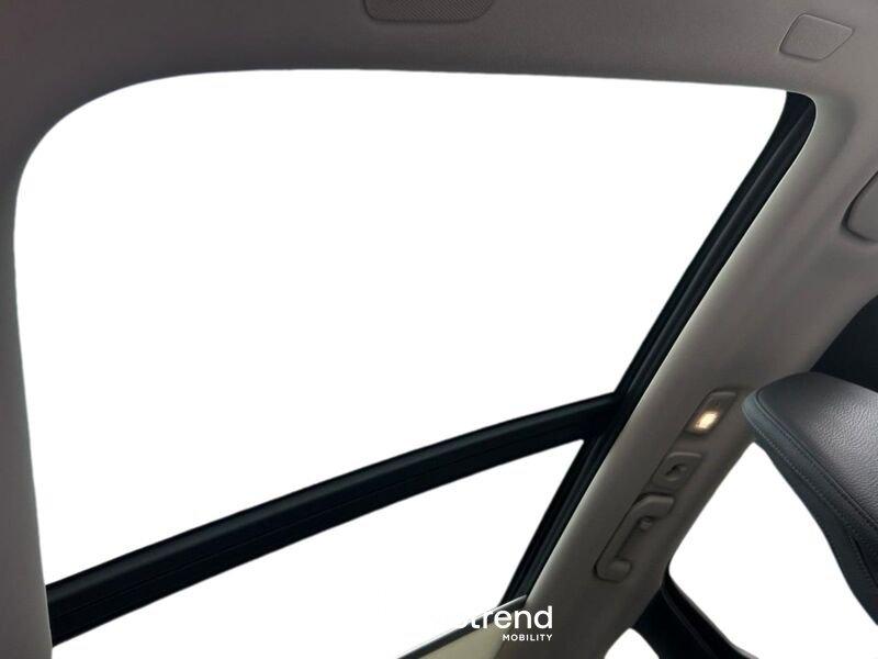 Volvo XC60 B5 235+14 CV AWD Automatica Mild Hybrid Ultimate Dark