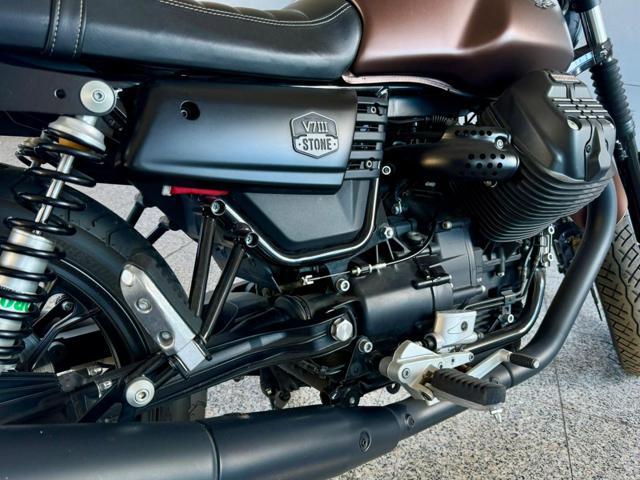 MOTO GUZZI V7 STONE - *NIGHT PACK*