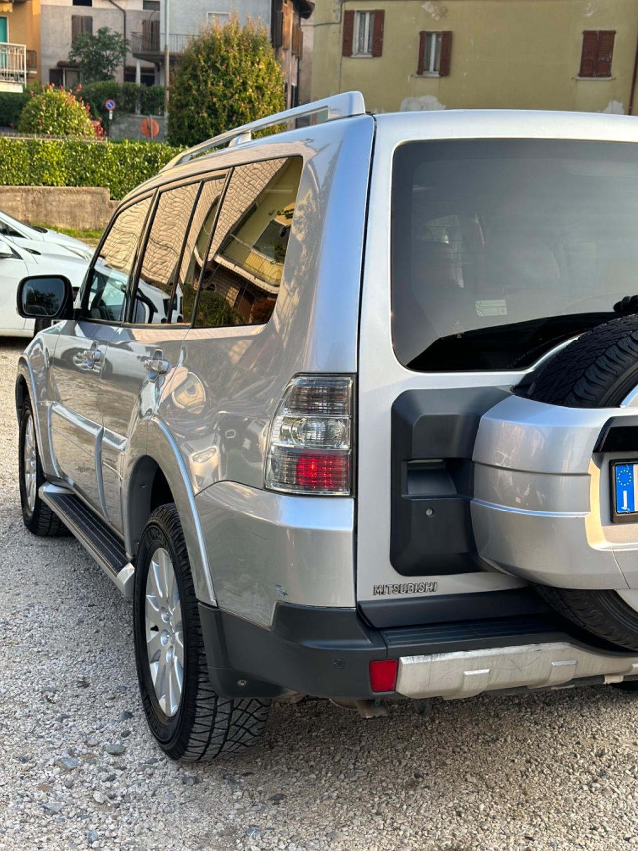 Mitsubishi PAJERO 3.2 DI-D 7POSTI TETTO 16V 5P INSTYLE