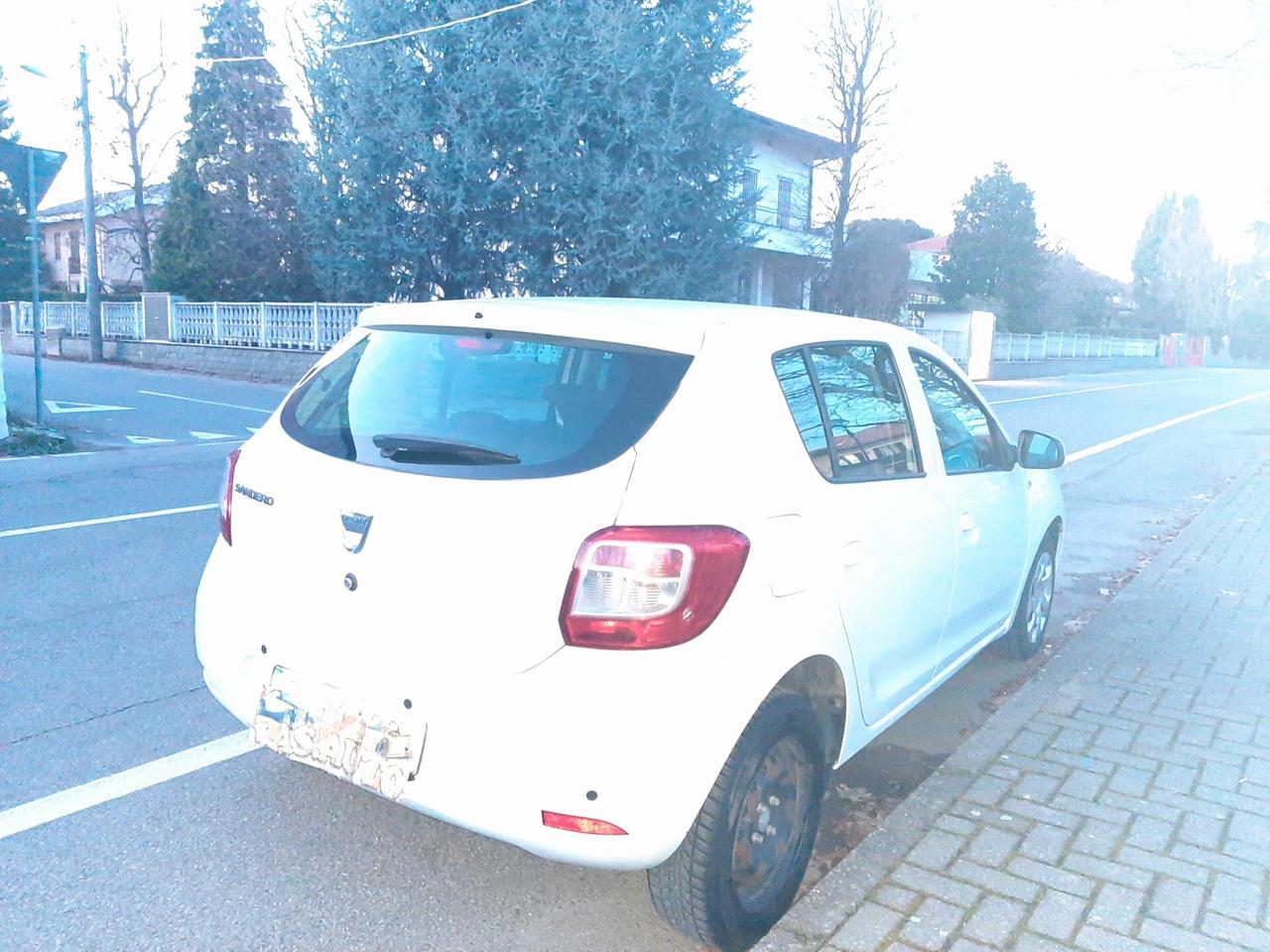 Dacia Sandero 1.2 GPL 75CV Laur&amp;amp;amp;eacute;ate KM 220 MILA A 2.999 EURO