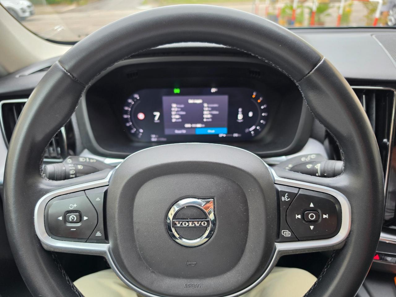 Volvo XC 60 XC60 B4 (d) AWD Geartronic Momentum Pro