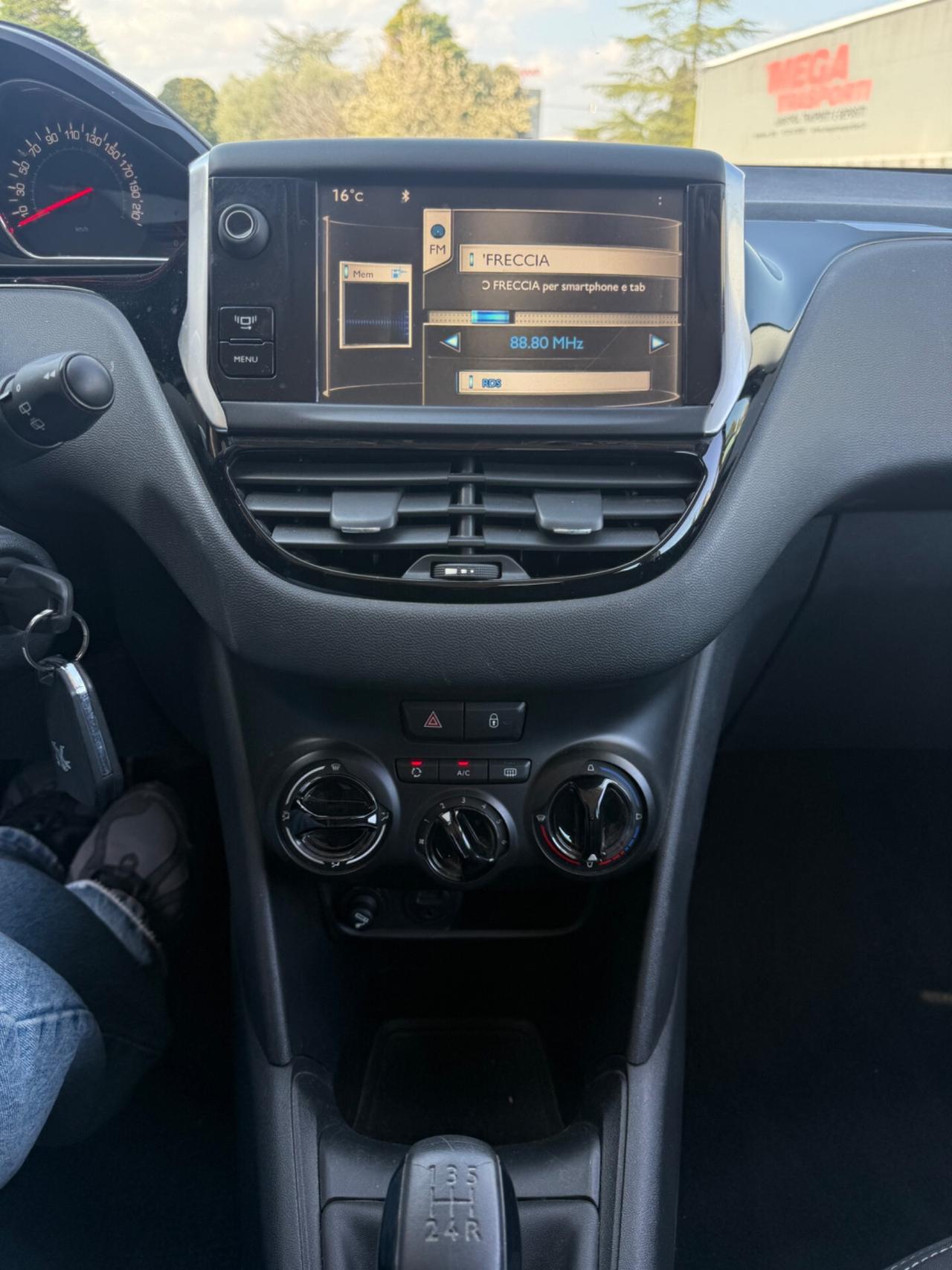 Peugeot 208 1.2 benzina 70 milaKM Neopatentati