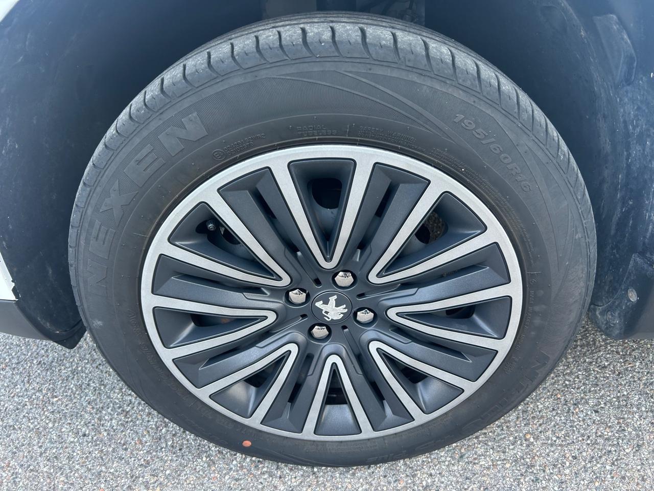 Peugeot 2008 PureTech 82 Allure *Neo patentati *