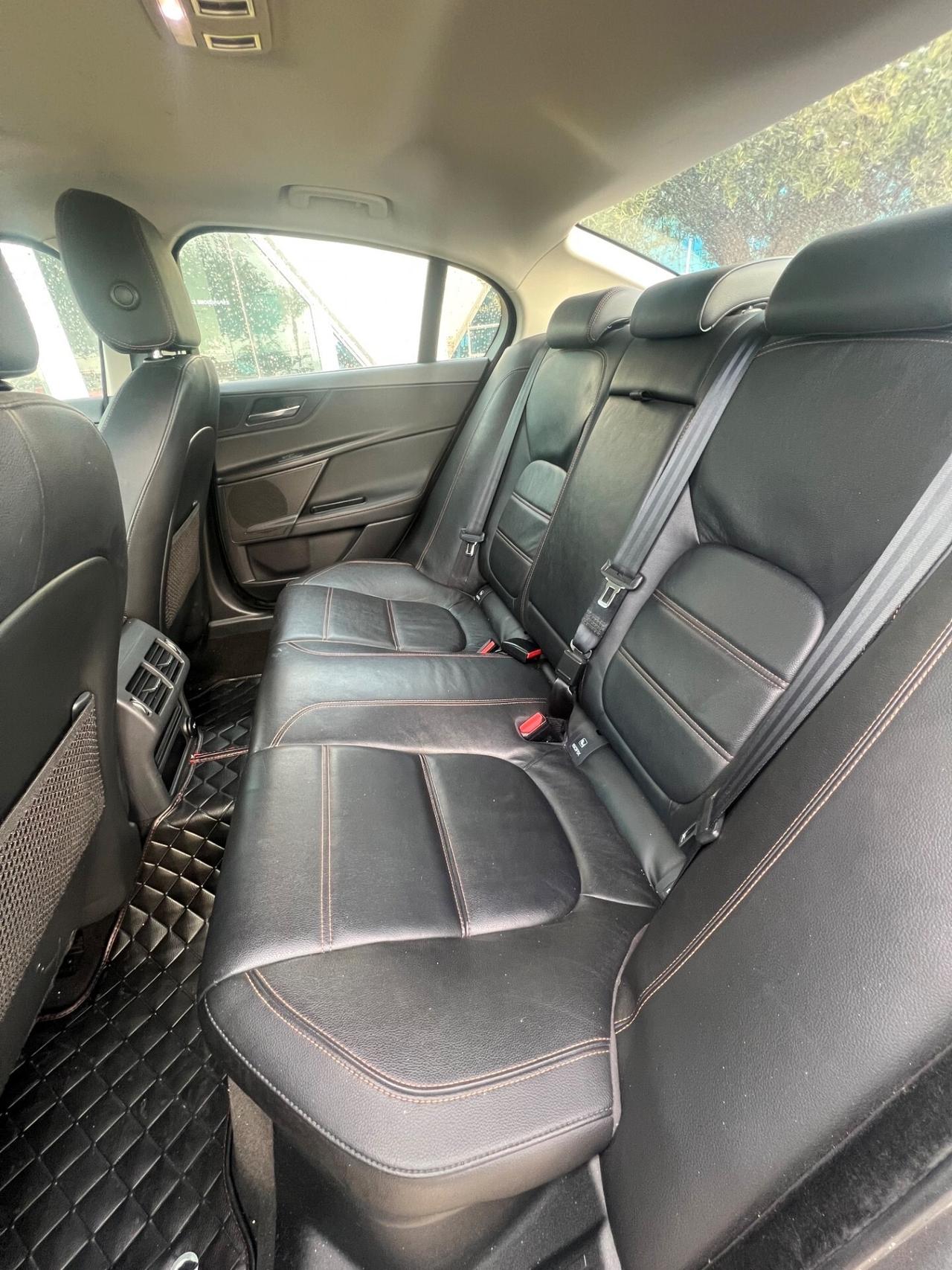 Jaguar XE 2.0 D Turbo 180CV aut. Prestige Business Edition